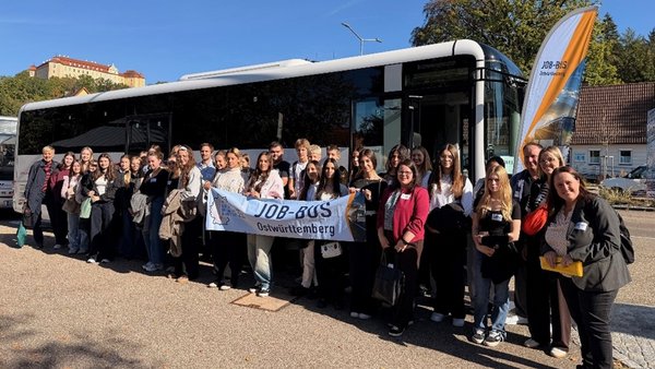 JOB-BUS Ostwürttemberg macht erstmals Halt in Ellwangen JOB-BUS Ostwürttemberg macht erstmals Halt in Ellwangen