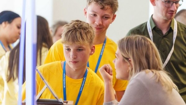 Gründerspirit beim JUNIOR Landeswettbewerb Baden-Württemberg Gründerspirit beim JUNIOR Landeswettbewerb Baden-Württemberg
